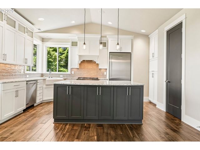 17547 CHERRY Ct, Lake Oswego, OR 97034