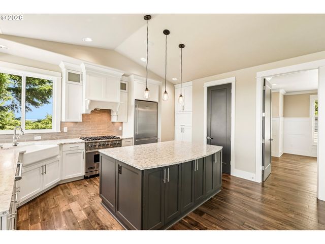 17547 CHERRY Ct, Lake Oswego, OR 97034