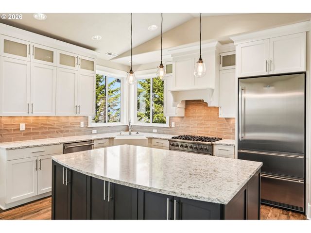 17547 CHERRY Ct, Lake Oswego, OR 97034