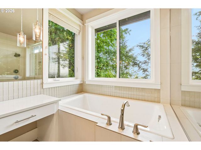 17547 CHERRY Ct, Lake Oswego, OR 97034