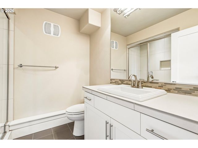 17547 CHERRY Ct, Lake Oswego, OR 97034
