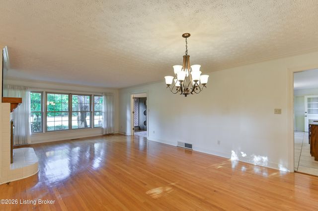 6312 Limewood Cir, Louisville, KY 40222