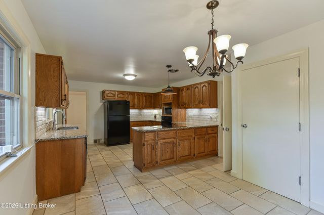 6312 Limewood Cir, Louisville, KY 40222