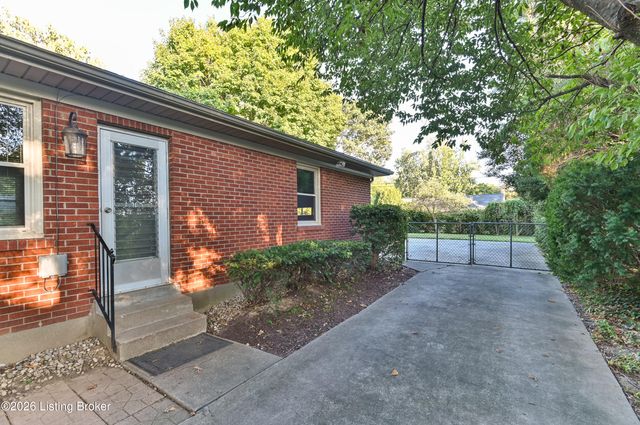 6312 Limewood Cir, Louisville, KY 40222
