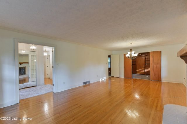 6312 Limewood Cir, Louisville, KY 40222