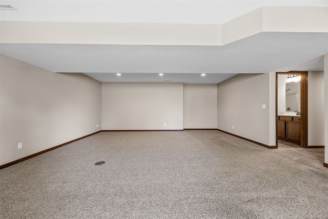 2405 Bridlewood Court, Marion, IA 52302