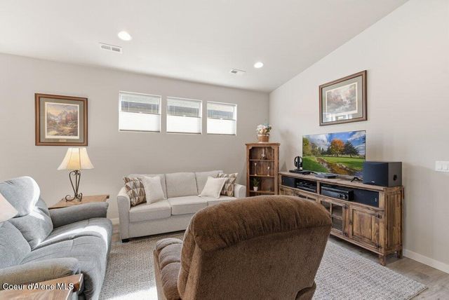 8703 W Hood ST, Rathdrum, ID 83858