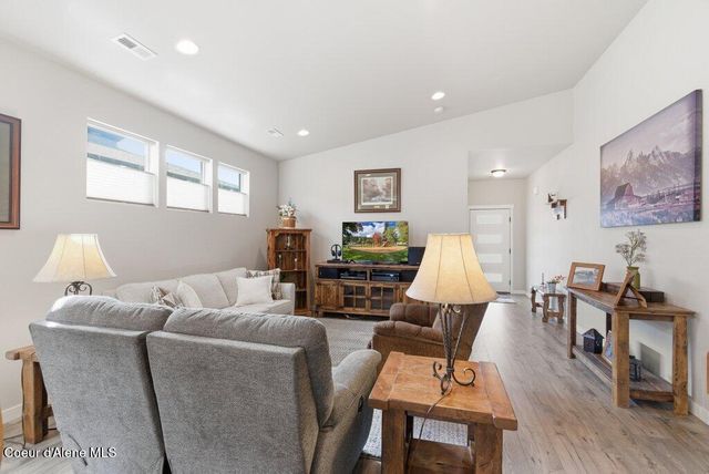 8703 W Hood ST, Rathdrum, ID 83858