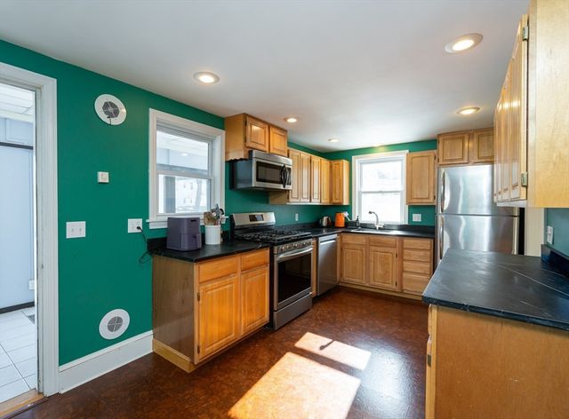 38 Starbird St, Lowell, MA 01854