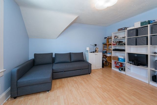 38 Starbird St, Lowell, MA 01854