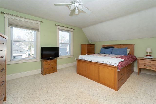 38 Starbird St, Lowell, MA 01854