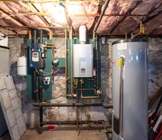 38 Starbird St, Lowell, MA 01854