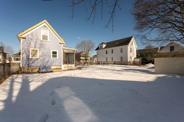 38 Starbird St, Lowell, MA 01854