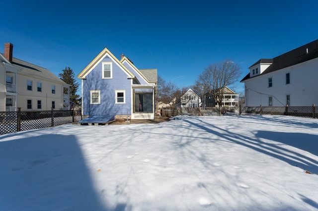 38 Starbird St, Lowell, MA 01854