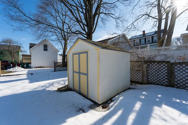 38 Starbird St, Lowell, MA 01854