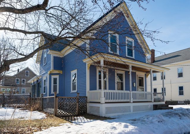 38 Starbird St, Lowell, MA 01854