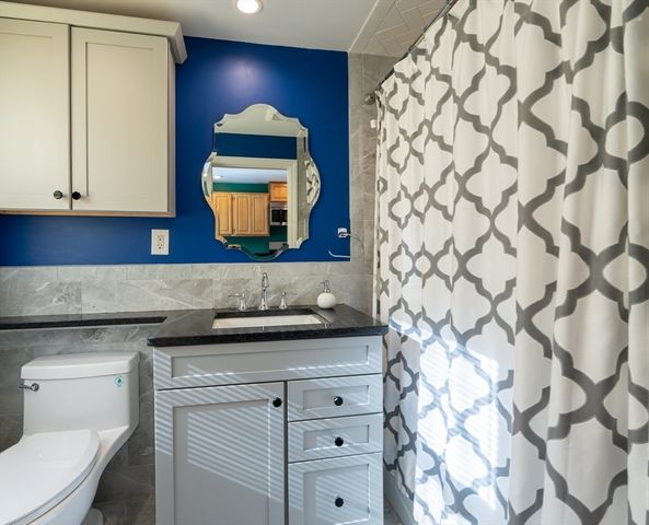 38 Starbird St, Lowell, MA 01854