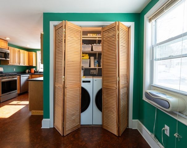 38 Starbird St, Lowell, MA 01854