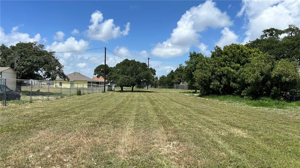 000 Wilson Ave, Aransas Pass, TX 78336 — exterior