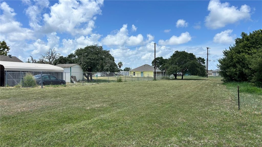 000 Wilson Ave, Aransas Pass, TX 78336 — photo 2