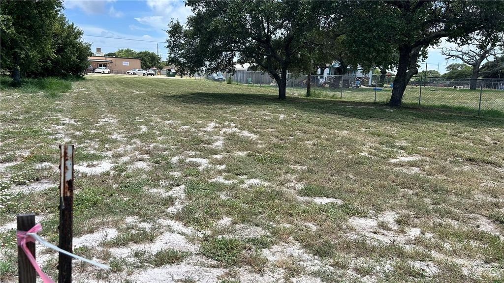 000 Wilson Ave, Aransas Pass, TX 78336 — photo 3