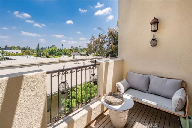 14242 Burbank 307, Sherman Oaks, CA 91401
