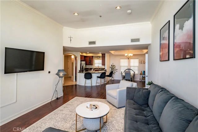 14242 Burbank 307, Sherman Oaks, CA 91401