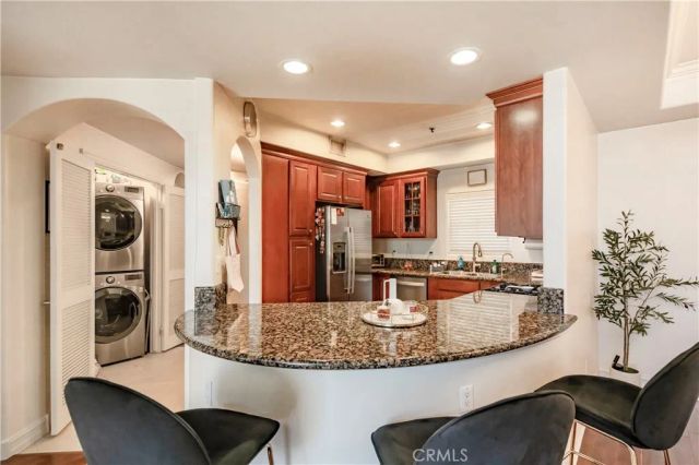 14242 Burbank 307, Sherman Oaks, CA 91401