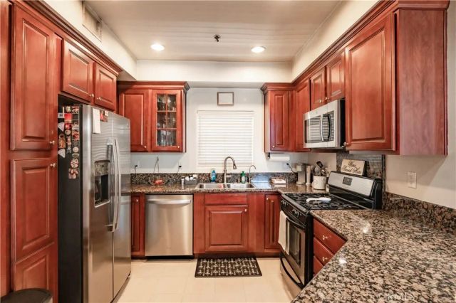 14242 Burbank 307, Sherman Oaks, CA 91401