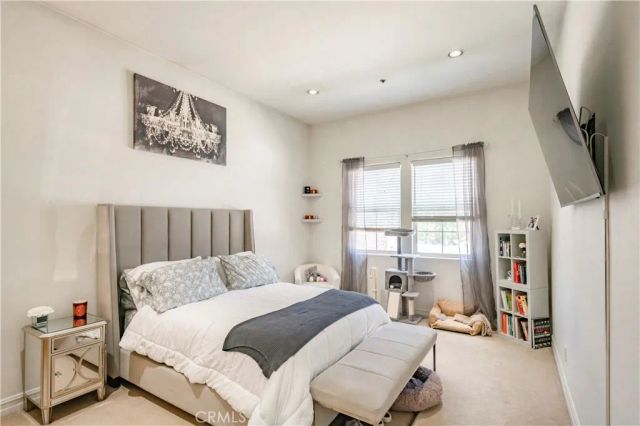 14242 Burbank 307, Sherman Oaks, CA 91401