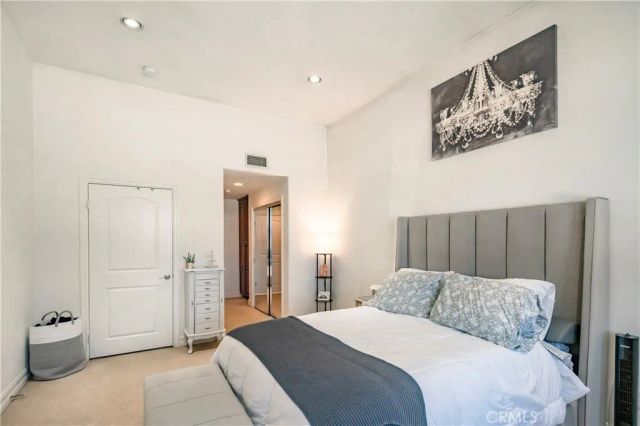 14242 Burbank 307, Sherman Oaks, CA 91401
