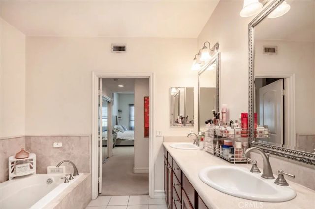 14242 Burbank 307, Sherman Oaks, CA 91401