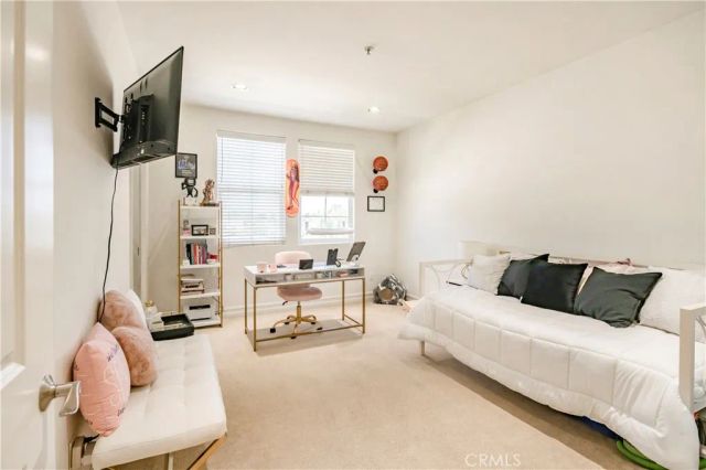 14242 Burbank 307, Sherman Oaks, CA 91401
