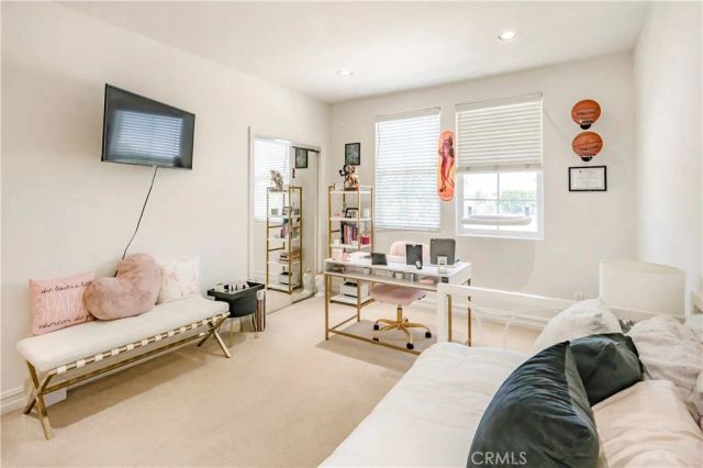 14242 Burbank 307, Sherman Oaks, CA 91401