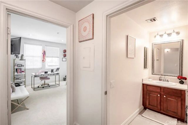 14242 Burbank 307, Sherman Oaks, CA 91401