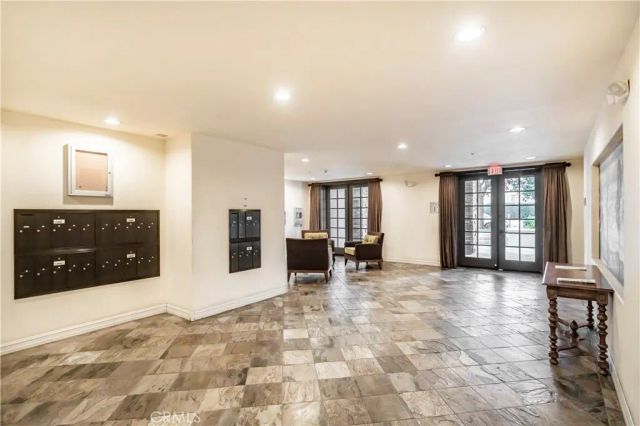 14242 Burbank 307, Sherman Oaks, CA 91401