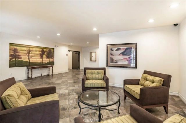 14242 Burbank 307, Sherman Oaks, CA 91401