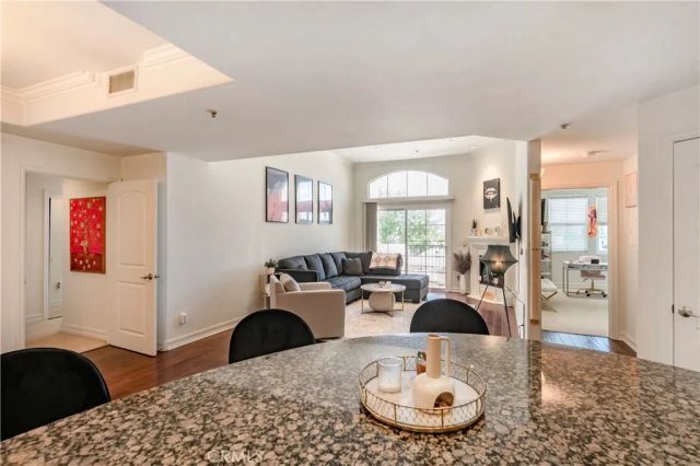 14242 Burbank 307, Sherman Oaks, CA 91401