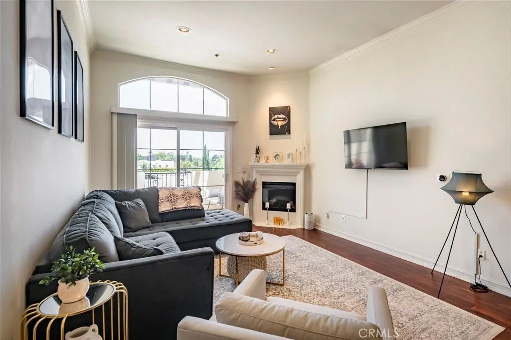 14242 Burbank 307, Sherman Oaks, CA 91401