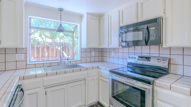 2325 Oxford Ave, Turlock, CA 95382