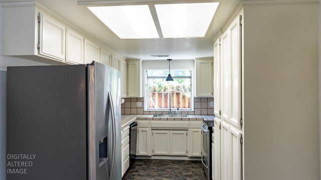 2325 Oxford Ave, Turlock, CA 95382