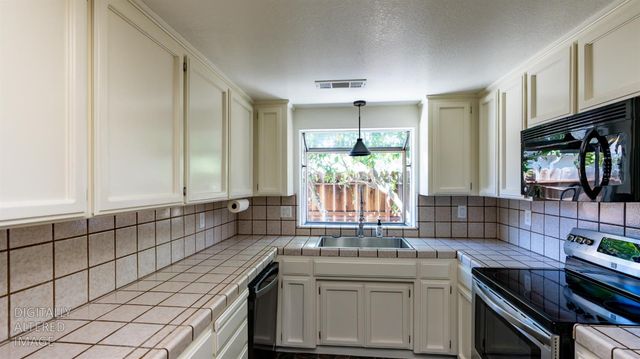 2325 Oxford Ave, Turlock, CA 95382