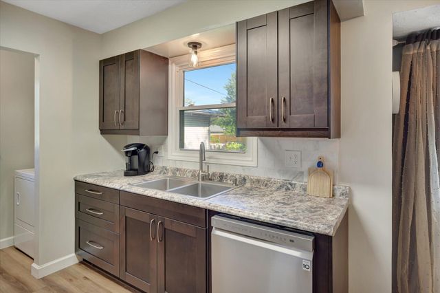 1637 W Wayland Street, Springfield, MO 65807