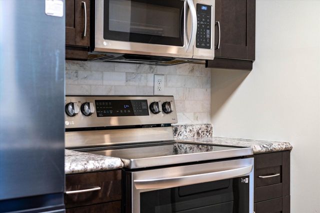 1637 W Wayland Street, Springfield, MO 65807