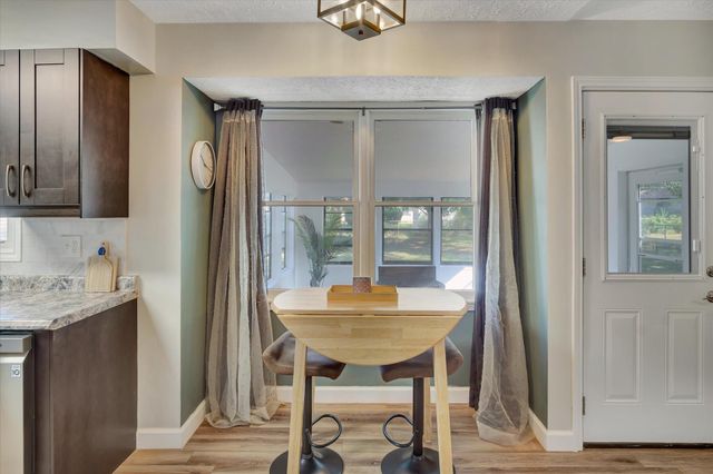 1637 W Wayland Street, Springfield, MO 65807