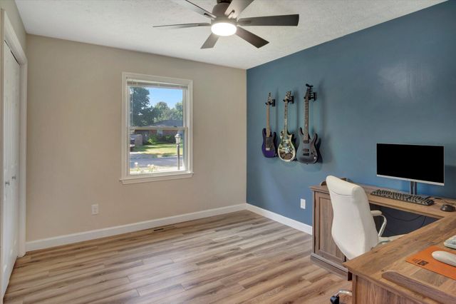 1637 W Wayland Street, Springfield, MO 65807