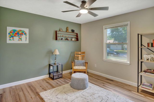 1637 W Wayland Street, Springfield, MO 65807