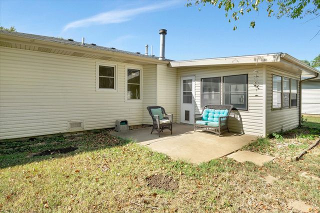 1637 W Wayland Street, Springfield, MO 65807