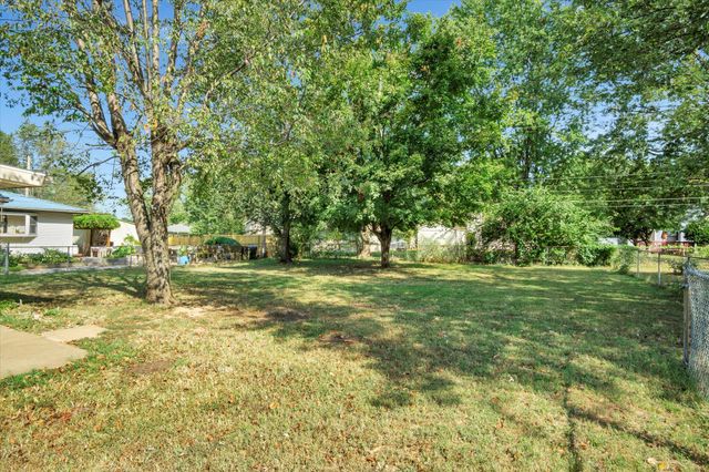 1637 W Wayland Street, Springfield, MO 65807