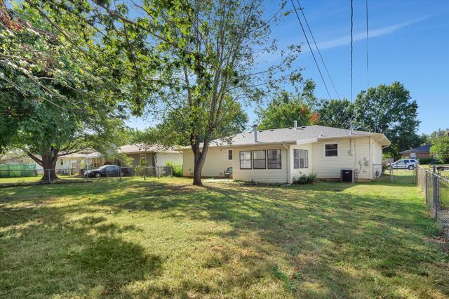 1637 W Wayland Street, Springfield, MO 65807